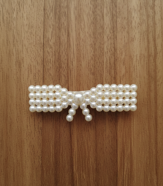 Pearly bow clip