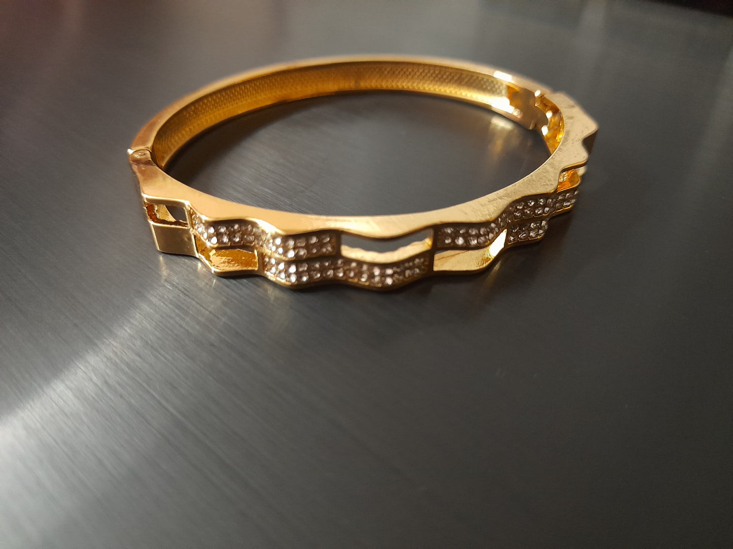 Glass stone stud bracelet