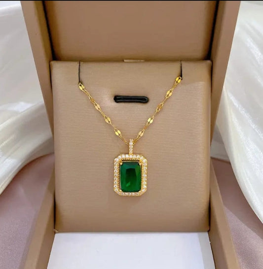 Green Solitaire Stone Pendant